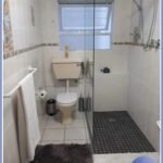 room 6 7 shared bathroom (1)