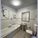 room 8 en suite (3)